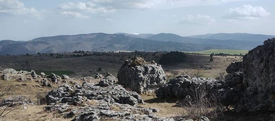 Paysage de fin d'automne dans l'arrière pays méditerranéen 
