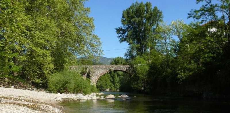 Acces Riviere Pont Vieux Aveze